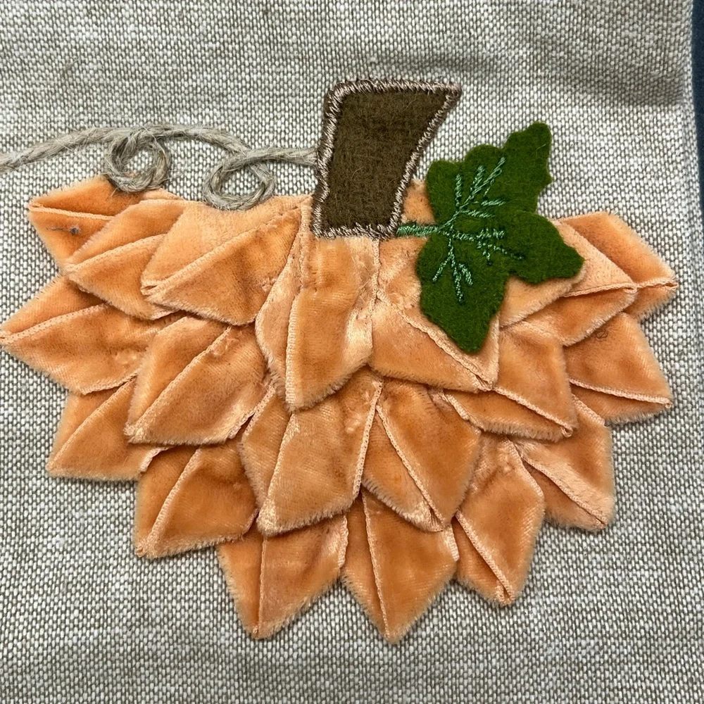 NWT Mud Pie 14” x 23” Linen Velvet Pumpkin Hand Towel Fall Harvest